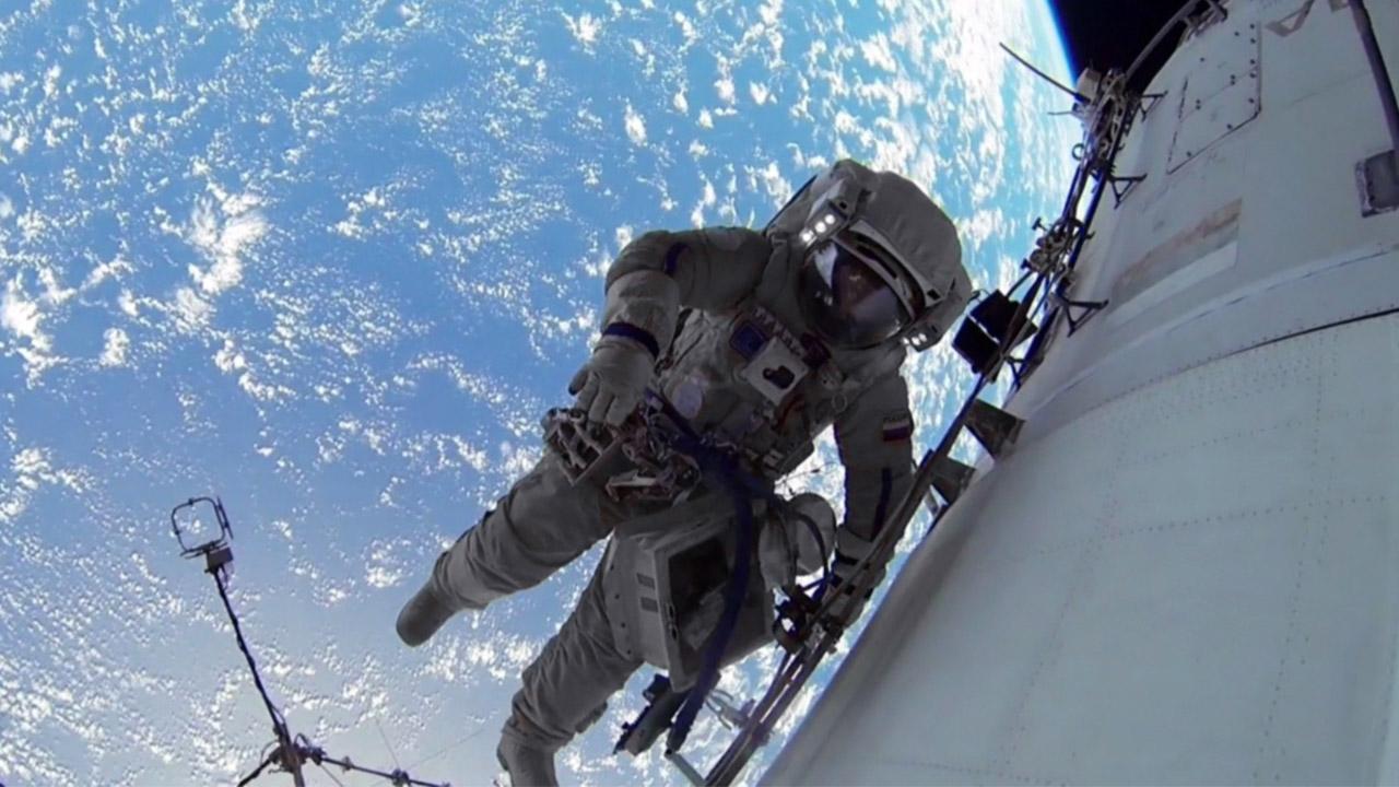 «Год на орбите», спецпроект к 35 -летию вывода на космическую орбиту станции МИР